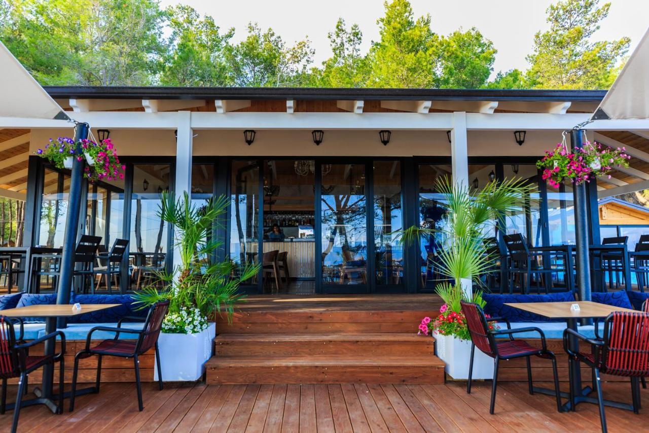 Ecuador Resort Zverneci 外观 照片