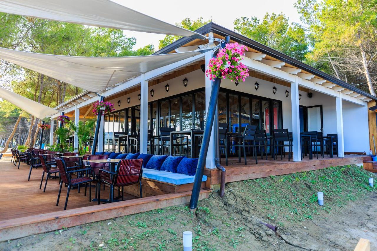 Ecuador Resort Zverneci 外观 照片
