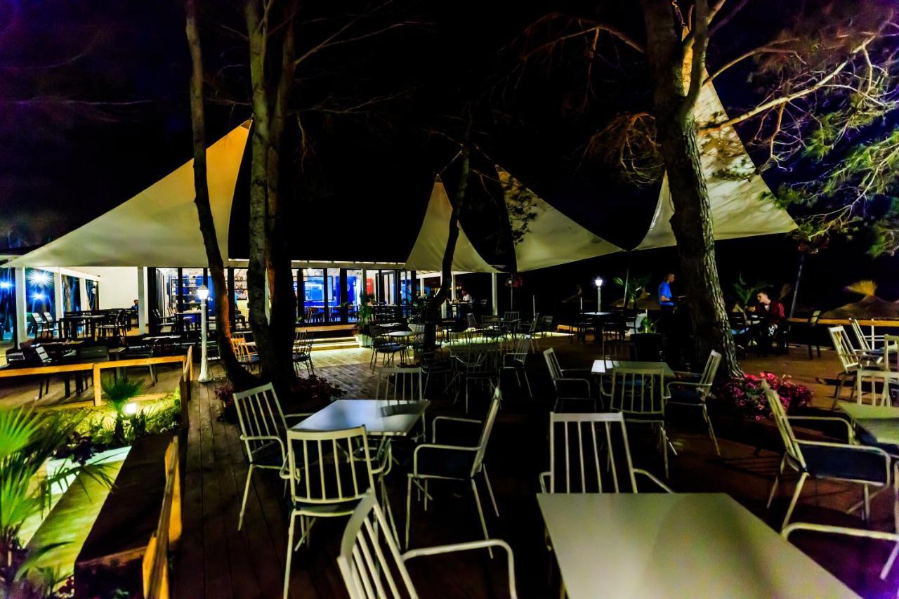 Ecuador Resort Zverneci 外观 照片